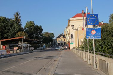 Cieszyn - 30 Ağustos: Çek Cumhuriyeti Polonya sınırında Cieszyn dostluk Köprüsü; 30 Ağustos 2015 Cieszyn, Polonya.