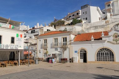 Albufeira, 29 Mart: Largo Engenheiro Duarte Pacheco; üzerinde 29 Mart 2015 Albufeira, Portekiz. En popüler beldesidir Algarve'deki/daki oteller