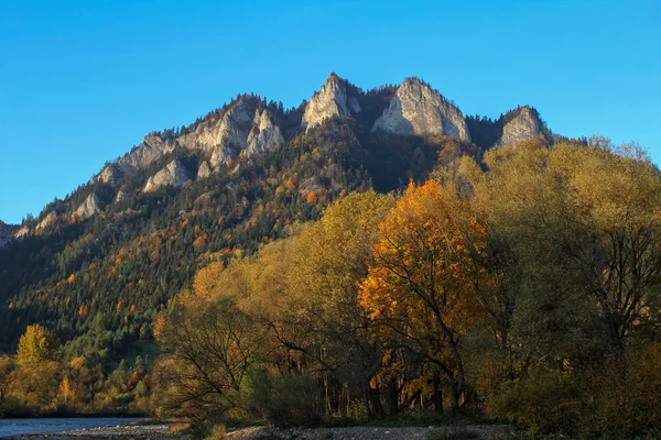 Três coroas maciço em Pieniny Mountains, Szczawnica, Polônia — Fotografia de Stock