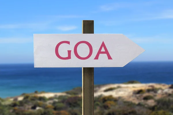 Goa-Schild mit Meeresküste im Hintergrund — Stockfoto