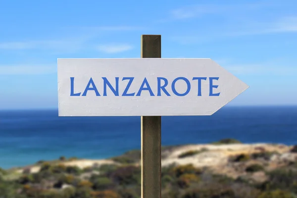 Lanzarote Zeichen mit der Küste im Hintergrund — Stockfoto