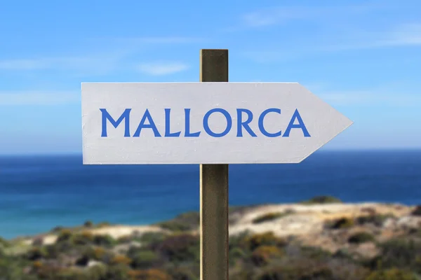 Mallorca sign with seashore in the background — Stock Photo, Image