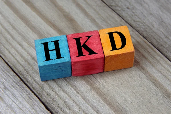 HKD (Dólar de Hong Kong) sinal em cubos de madeira coloridos — Fotografia de Stock