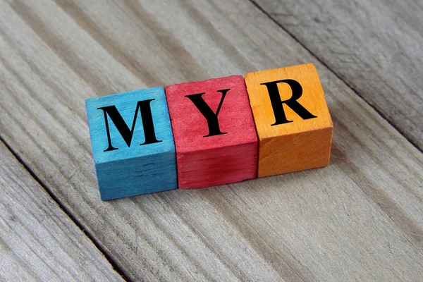 Myr (Malaysiska Ringgit) tecken på färgglada trä kuber — Stockfoto