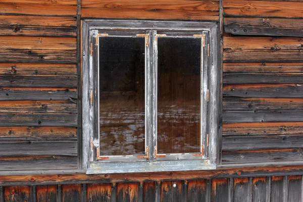 Window in old wooden house — Stock Photo, Image