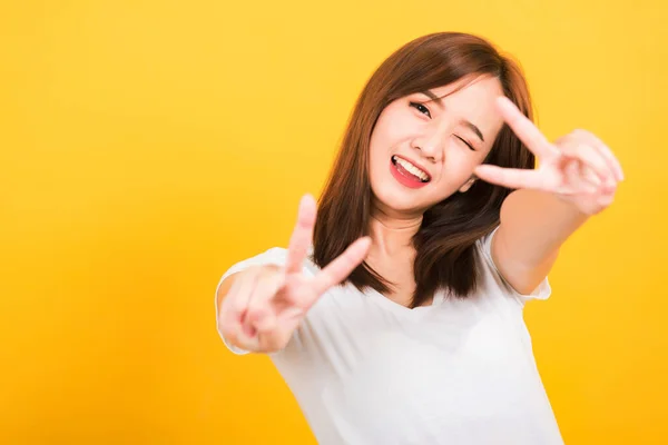 Ásia Feliz Retrato Bonito Jovem Mulher Teen Sorriso Desgaste Shirt — Fotografia de Stock