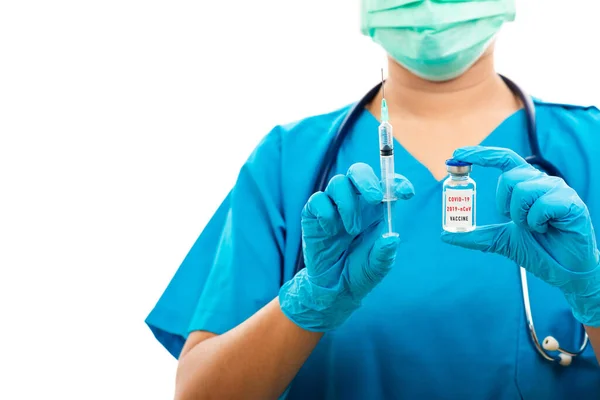 Krankenschwester Mit Stethoskop Zieht Gummihandschuhe Und Trägt Medizinische Gesichtsmaske Ärztin — Stockfoto