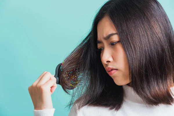 Young Beautiful Asian Woman Upset Comb Problem Hair Portrait Female — Stock Photo, Image