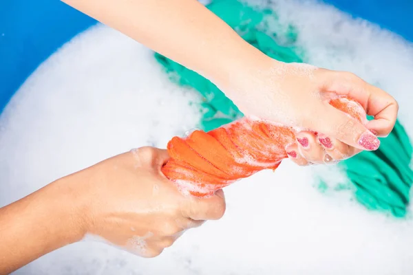 Gros Plan Jeune Femme Asiatique Utiliser Les Mains Laver Les — Photo