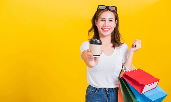 Retrato Asiático Tailandés Hermosa Mujer Joven Feliz Sonriendo Mantenga Bolsas — Foto de Stock