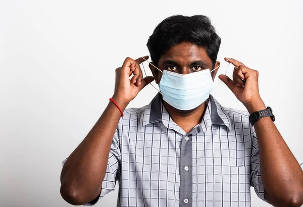 Asiático Feliz Retrato Joven Hombre Negro Con Mascarilla Protectora Contra —  Fotos de Stock