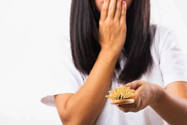 Asian Woman Unhappy Weak Hair Problem Her Hold Hairbrush Damaged — Stock Photo, Image