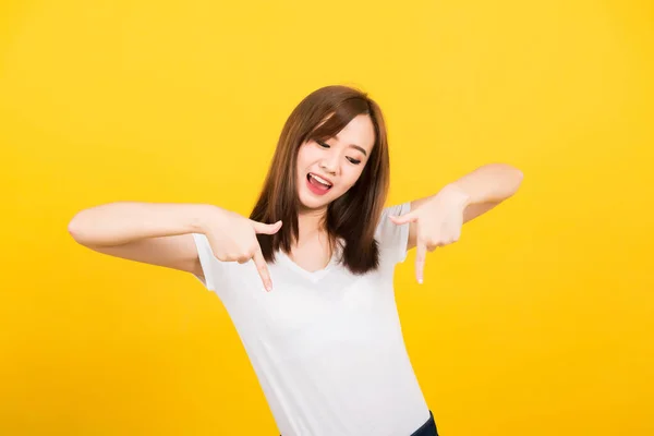 Asiático Feliz Retrato Bonito Jovem Mulher Adolescente Desgaste Shirt Faz — Fotografia de Stock