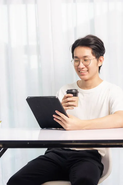 Feliz Asiático Joven Negocio Guapo Hombre Trabajo Desde Casa Oficina — Foto de Stock