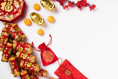 Çin Yeni Yıl Festivali, Top view dairesi mutlu Çin yeni yılı ya da ay yeni yıl dekorasyonlarını beyaz arka planda fotokopi aletiyle kutlar (Çince karakter 