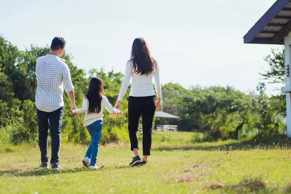 Gelukkig Aziatisch Jong Familie Vader Moeder Kind Klein Meisje Hebben — Stockfoto