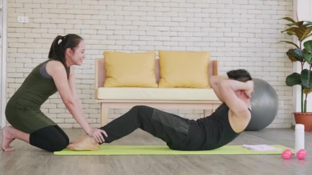 Стоковые Видео Тренировка Дома ⬇ Скачать Футажи Тренировка Дома.