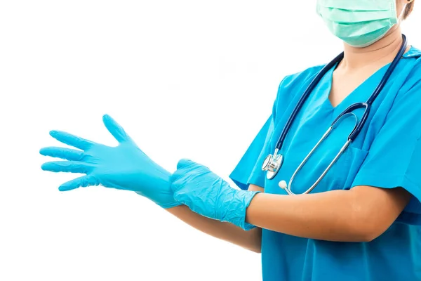 Женщина Медсестра Стоящая Стетоскопом Надевает Резиновые Перчатки Носит Медицинскую Маску — стоковое фото