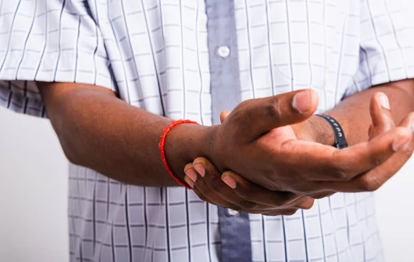 Nahaufnahme Hand Asiatischen Schwarzen Mann Hält Sein Handgelenk Handverletzung Schmerzen — Stockfoto