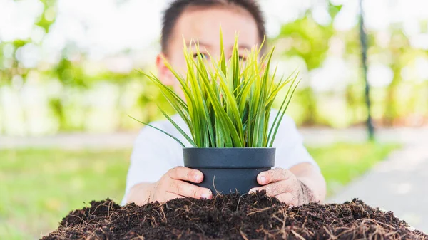 Weltumwelttag Umwelt Und World Concept Hand Von Asiatischen Niedlichen Fröhlichen — Stockfoto