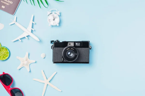 Flat Lay Top View Mockup Retro Kamera Filmy Letadlo Hvězdice — Stock fotografie