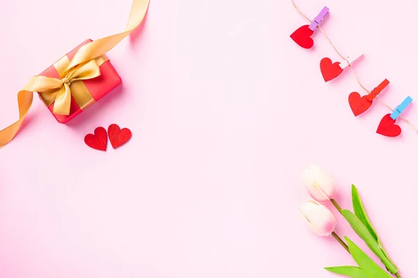 Gelukkige Valentijnsdag Compositie Achtergrond Concept Rode Geschenkdoos Met Een Gouden — Stockfoto