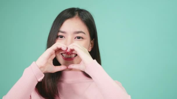 Porträtt Ung Asiatisk Vacker Kvinna Leende Bära Silikon Tandreglering Tandställning — Stockvideo