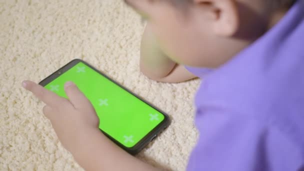 Asiatischer Junge Vorschulalter Mit Einem Gadget Das Hause Videospiele Digital — Stockvideo