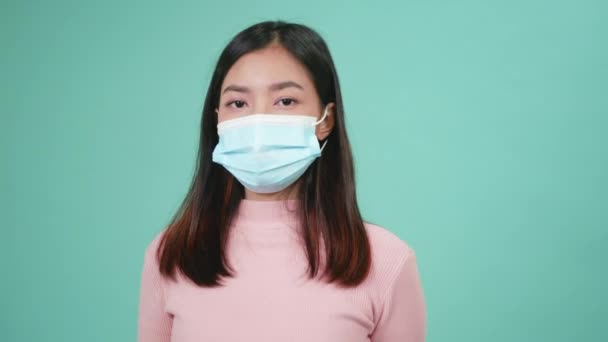 Portret Jonge Aziatische Gelukkig Mooie Vrouw Zetten Beschermende Gezichtsmasker Glimlach — Stockvideo