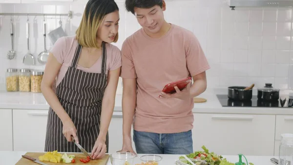 Happy Asian Beautiful Young Family Couple Husband Wife Cooking Vegetable — Stock Photo, Image