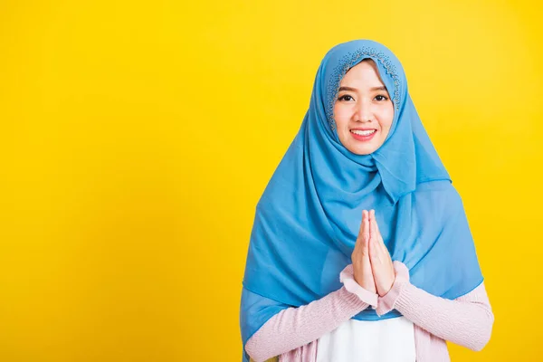 Árabe Musulmán Asiático Retrato Feliz Hermosa Joven Religiosa Vistiendo Velo —  Fotos de Stock