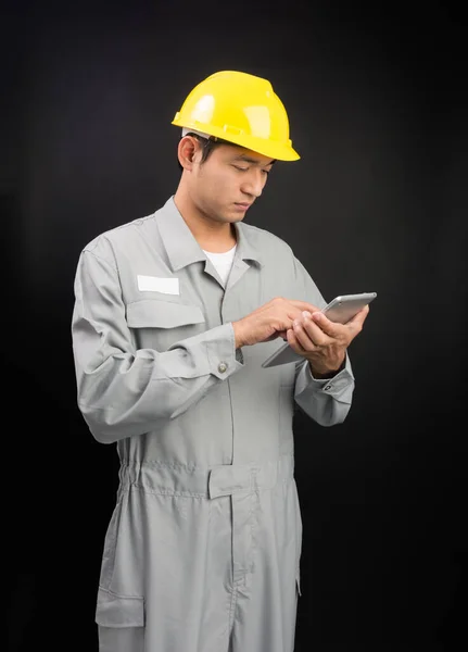 Guapo Supervisor Feliz Trabajador Técnico Con Tableta Digital Sobre Fondo — Foto de Stock