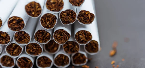 Mai Zum Weltnichtrauchertag Zigaretten Oder Tabakstapel Großaufnahme Auf Schwarzem Hintergrund — Stockfoto