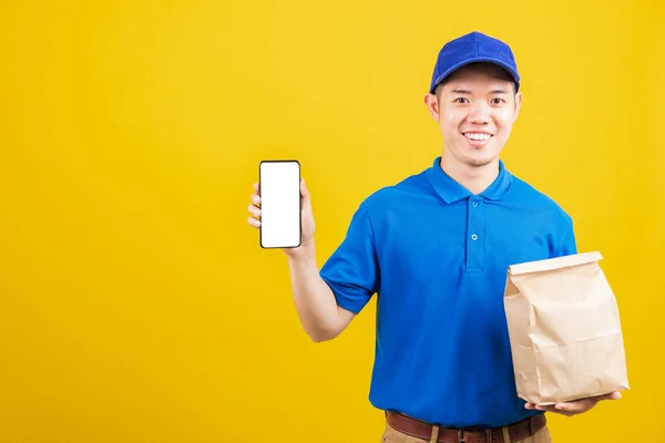 Opgewonden Bezorgservice Man Glimlachend Blauw Uniform Houden Papieren Containers Voor — Stockfoto