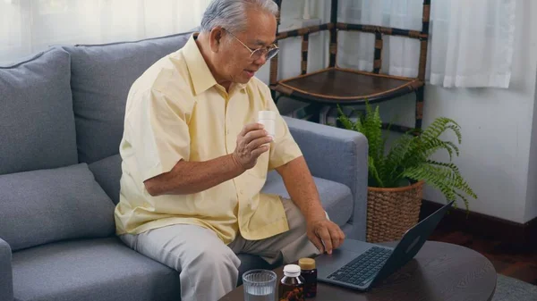 Asiatique Patient Âgé Appel Vidéo Par Ordinateur Portable Médecin Pour — Photo