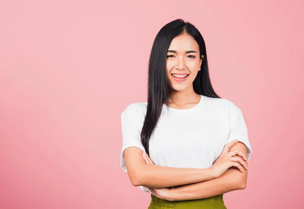 Asiático Feliz Retrato Hermosa Linda Joven Mujer Pie Sonrisa Confianza — Foto de Stock