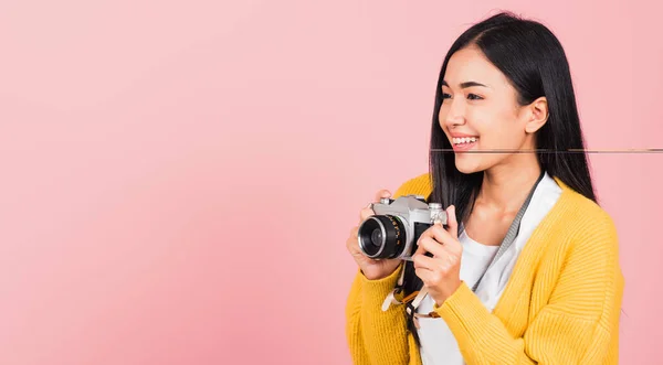Aantrekkelijk Gelukkig Aziatisch Portret Levensstijl Mooi Jong Vrouw Enthousiast Glimlachende — Stockfoto