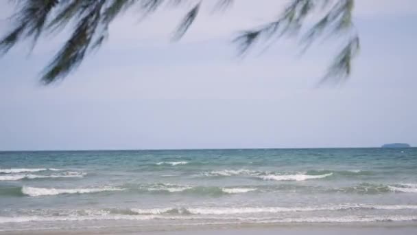 Krásná Tropická Pláž Bílá Písek Tyrkysová Oceán Voda Modrá Obloha — Stock video