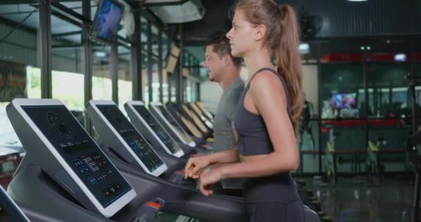 Spor Sağlık Yaşam Tarzı Konsepti Olan Fitness Jimnastik Kulübünde Egzersiz — Stok video