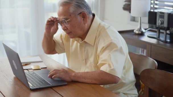 Senior Man Dressed Wear Eyeglasses Sitting Chair Working Laptop Living — Stock Video