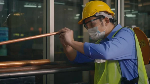 Asiático Trabajador Fábrica Hombre Técnico Ingeniería Con Casco Protección Uniforme —  Fotos de Stock