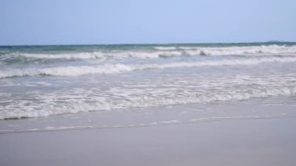 Bela Praia Tropical Areia Branca Turquesa Oceano Água Céu Azul — Vídeo de Stock