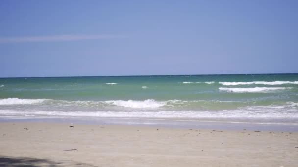 Bela Praia Tropical Areia Branca Turquesa Oceano Água Céu Azul — Vídeo de Stock