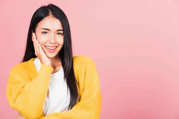 Felice Asiatico Ritratto Bellezza Carino Giovane Donna Teen Sorridente Bianco — Foto Stock