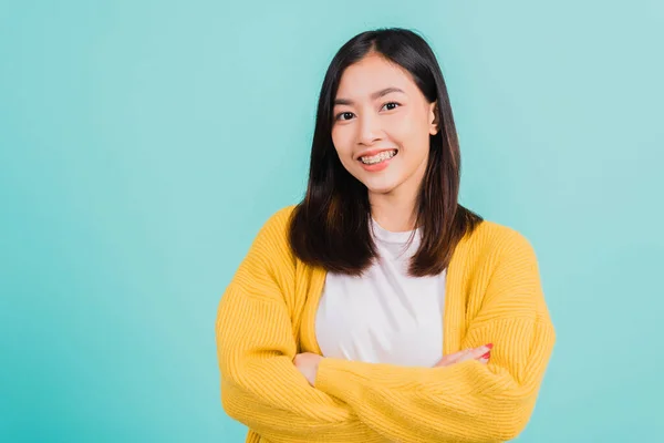 Jonge Aziatische Mooie Vrouw Glimlachend Dragen Siliconen Orthodontische Beugels Tanden — Stockfoto