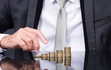 İşadamı Basamağı Merdiveni Altın Para Tablosu