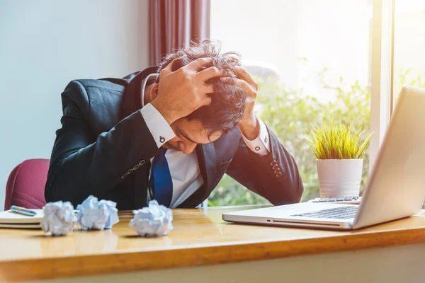 Asiatique Jeune Homme Affaires Fatigué Souche Échec Sur Travailler Dans — Photo