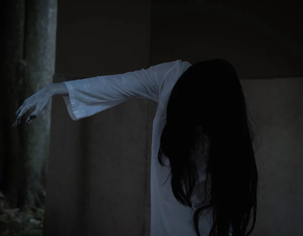 Horror Mulher Fantasma Assustador Casa Conceito Dia Halloween — Fotografia de Stock