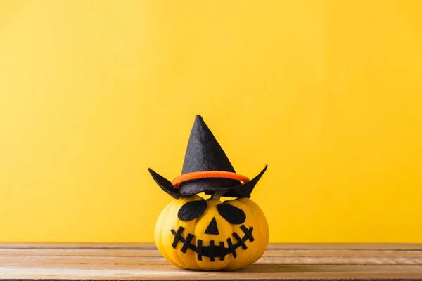 Fundo Uma Bruxa Fofa De Halloween Com Abóbora Fundo, Dia Das