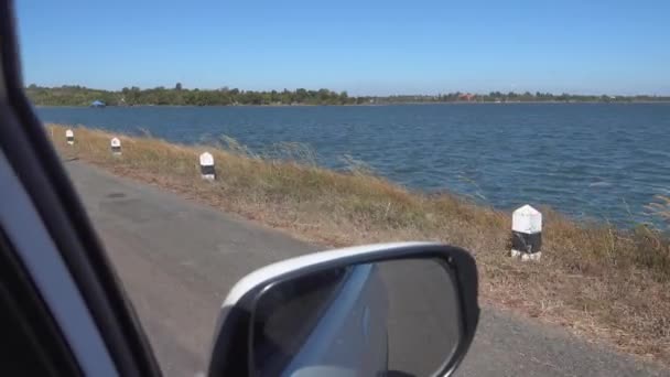 Fuera Velocidad Del Coche Que Corre Carretera Hay Depósito Lado — Vídeo de stock